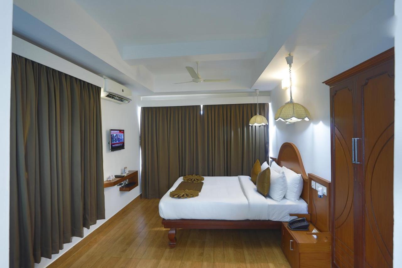 Hotel Panchavady Тируваллам Экстерьер фото